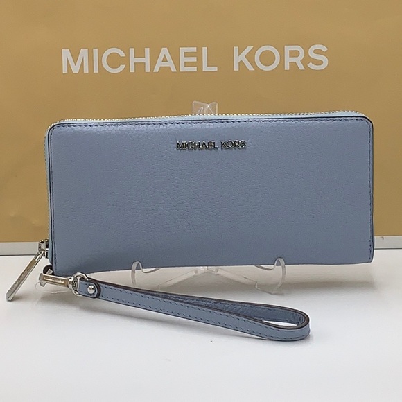 MICHAEL KORS LARGE TRAVEL
CONTINENTAL WRISTLET WALLET PALE
Blue COLOR - Picture 10 of 11